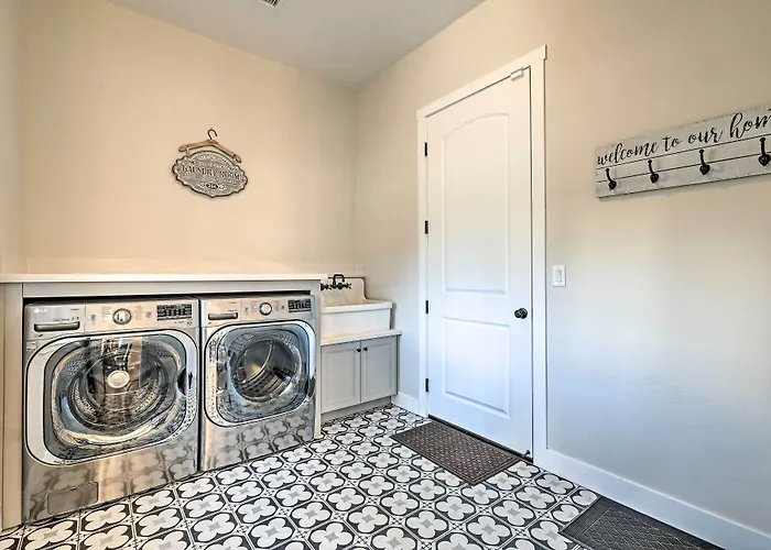 Vakantiehuis Oasis W/ Hot Tub - 3 Mi To Downtown! Flagstaff