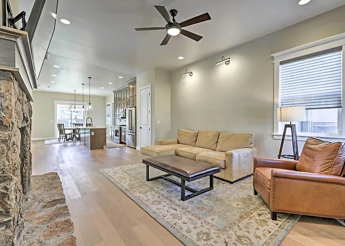 Oasis W/ Hot Tub - 3 Mi To Downtown! *