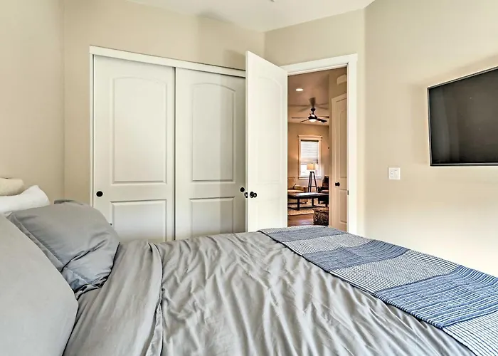 Oasis W/ Hot Tub - 3 Mi To Downtown!