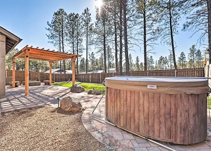 Oasis W/ Hot Tub - 3 Mi To Downtown! Сasa de vacaciones Flagstaff